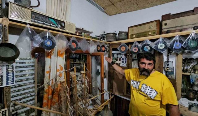 25 yıldır antika biriktirerek geçmişin izlerini günümüze taşıyor