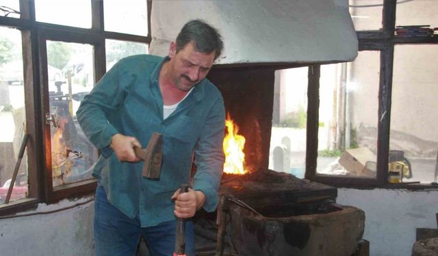 Babasının eline çırak olarak başladı, 38 yıldır ocak sönmesin diye çabalıyor