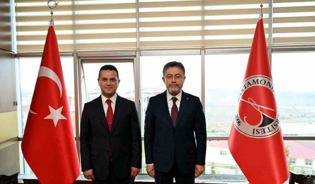 Bakan Yumaklı, Rektör Topal’dan çalışmalarla ilgili bilgi aldı