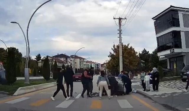 Bolu’da bir otomobil yaya geçidinde 4 yaşındaki çocuğa böyle çarptı: O anlar kamerada