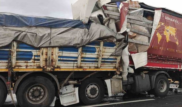 Ereğli’de 2 tır ve 1 minibüsün karıştığı kazada 1 ölü, 3 yaralı