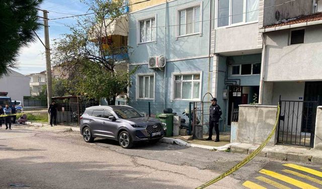 Eşini bıçaklayarak öldürdükten sonra kendini yaraladı