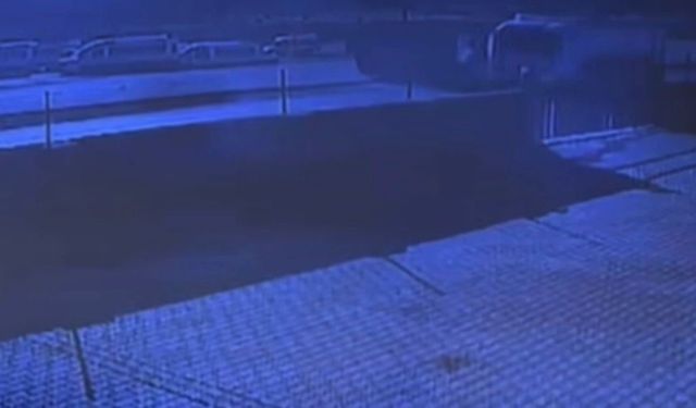 Feci kaza kamerada: Tır ile kafa kafaya çarpışan kamyonun sürücüsü öldü