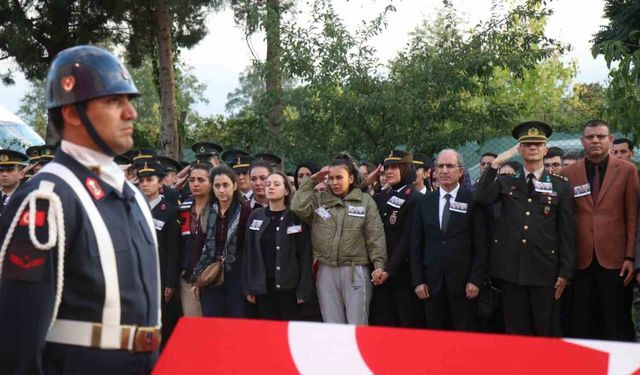 Feci kazada şehit olan jandarma personelleri gözyaşlarıyla memleketlerine uğurlandı
