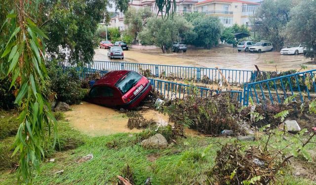 Foça’da yoğun yağış sele yol açtı: 1 kişi kayıp