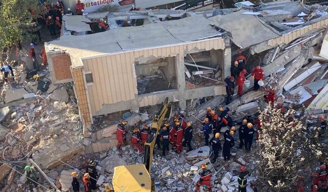 Gebze’de çöken binada enkaz altında kalan aile fertlerinin kimlikleri belli oldu