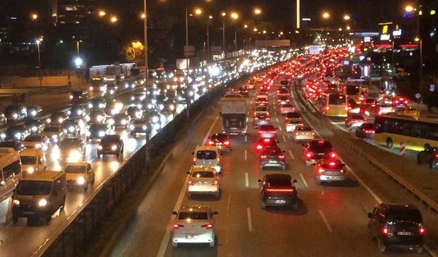 İstanbul’da haftanın ilk mesai gününde akşam trafiği yüzde 78’e ulaştı