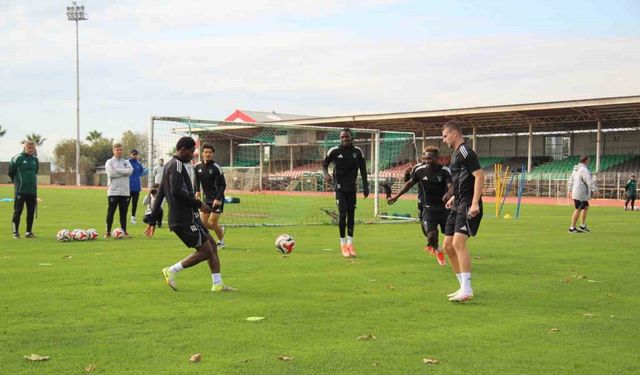 Kocaelispor’un başarılı futbolcusu Joseph Nonge: "Hocamız nerede isterse oynarım"