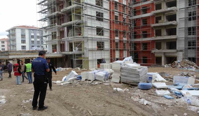 Malatya’da inşaatta kafasına malzeme düşen işçi yaralandı