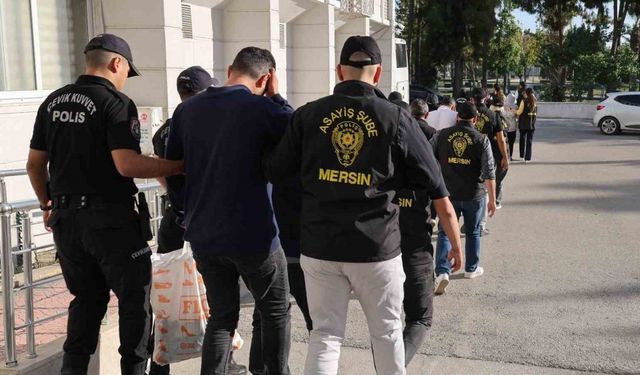 Mersin’de fuhuş operasyonu: 2 tutuklama, 1 kişi sınır dışı edildi