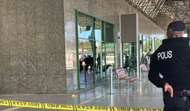 Otogarda etrafa rastgele ateş açan uzman çavuş bacağından vuruldu