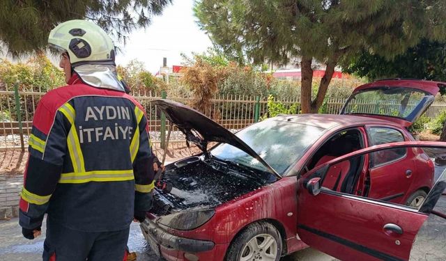 Otomobil seyir halindeyken dumanlar yükseldi