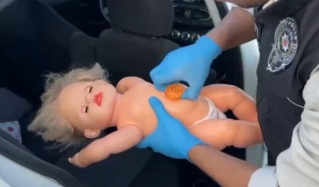 Oyuncak bebekten uyuşturucu çıktı