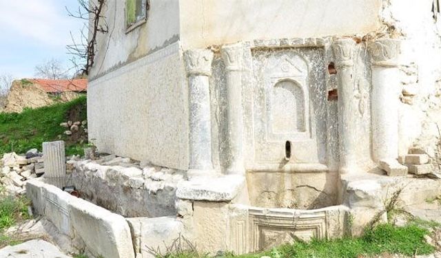 Roma dönemi mermer çeşme tahrip edildi