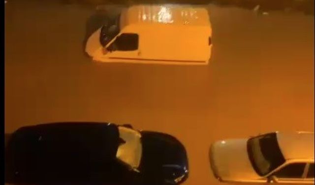 Sağanak Bergama’yı vurdu, sokaklar göle döndü