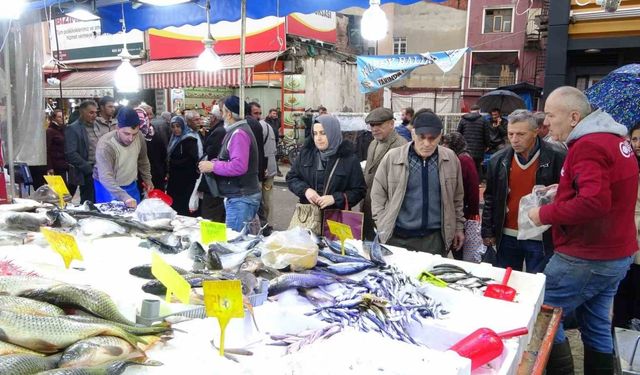 Samsun’da hamsi ve istavrit 75 TL