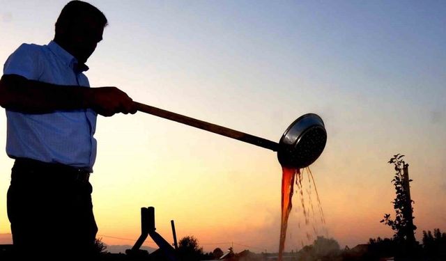 Sarıgöl’de pekmez köpüğü geleneği yaşatılıyor