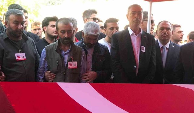 Şehit polis memleketi Şanlıurfa’da gözyaşları arasında defnedildi
