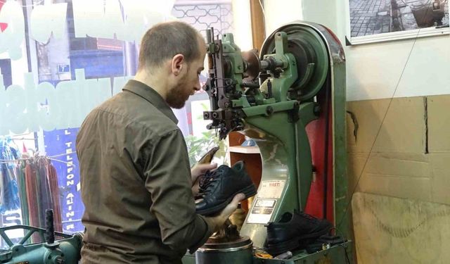 Soğuk hava ayakkabı tamircilerinde mesaiyi ikiye katladı