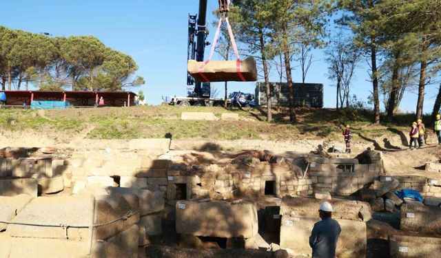 Tios Antik Kenti’nde bulunan Roma Dönemi lahitleri törenle açıldı