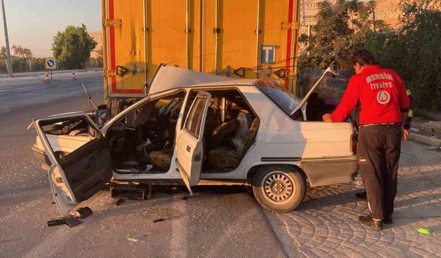 Tıra çarpan otomobilin sürücüsü hayatını kaybetti