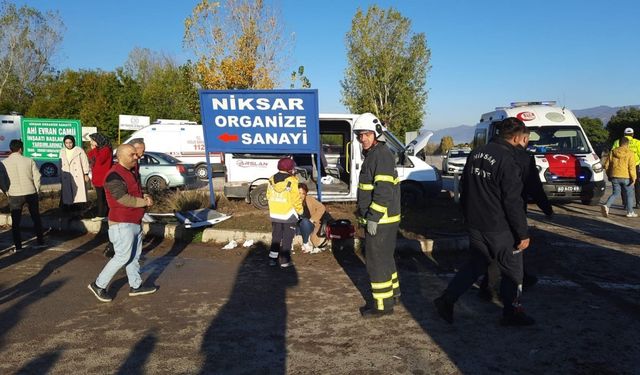 Tokat’ta iki işçi servisi çarpıştı: 10 yaralı