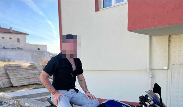 Tüfekle oynarken kazara kendini vurdu