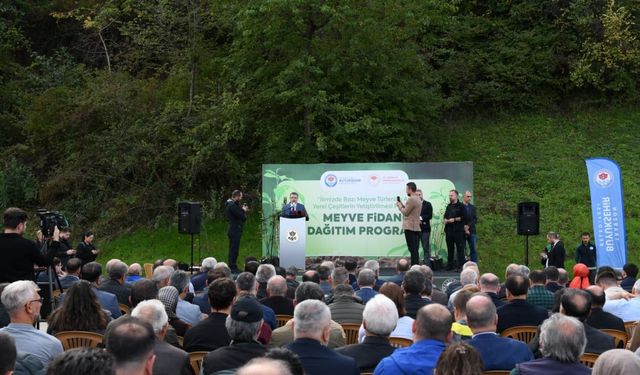 Unutulmaya ve kaybolmaya yüz tutmuş meyve türlerinin fidanları üretici ile buluşturuldu