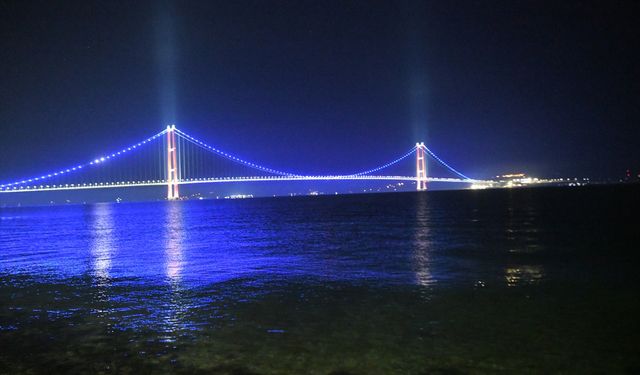 1915 Çanakkale Köprüsü Dünya Diyabet Günü nedeniyle maviye büründü