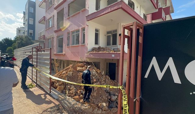 Antalya'da metruk binada çıkan yangında 1 kişi hayatını kaybetti