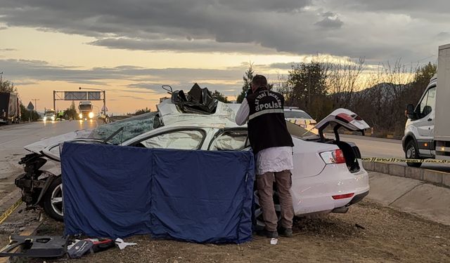 Burdur'da tırla çarpışan otomobilin sürücüsü öldü