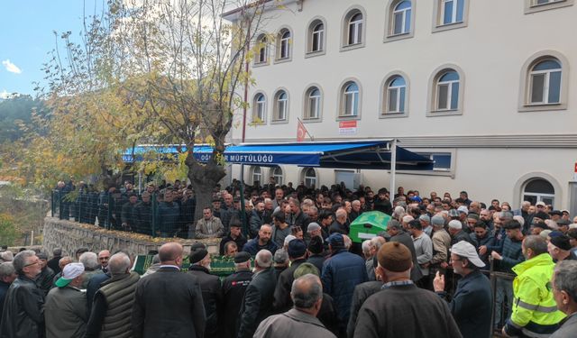Çorum'da bıçaklanarak öldürülen baba ile oğlunun cenazeleri defnedildi