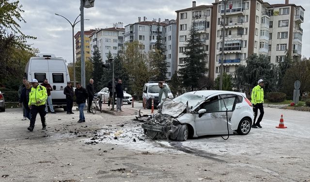 Eskişehir'de kamyonla çarpışan otomobilin sürücüsü öldü