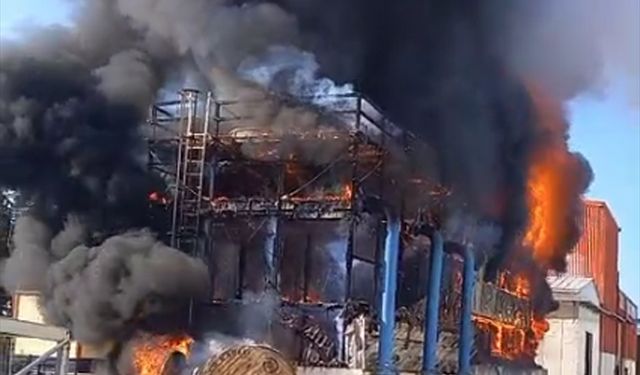 İzmir'de salça fabrikasında çıkan yangın söndürüldü