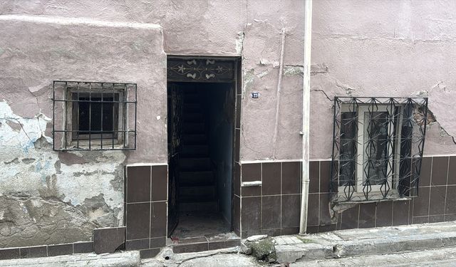 İzmir'de tünel çalışmaları nedeniyle hasar alan evlerin tahliyesi sırasında tartışma çıktı