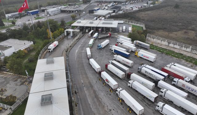 Kapıkule'de son dönemde alınan tedbirlerle saatte geçen tır sayısı rekor sayıya ulaştı