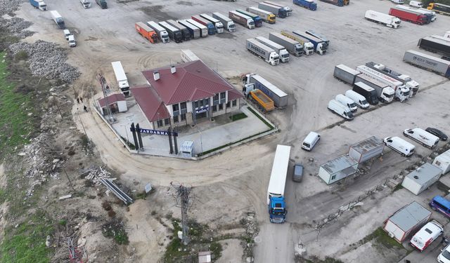 Kapıkule'deki tır kuyruğu sorunu Valiliğin 'gurbetçi otoparkı'nı açmasıyla çözüldü