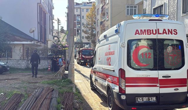 Kocaeli'de bacağına inşaat demiri saplanan çocuk hastaneye kaldırıldı