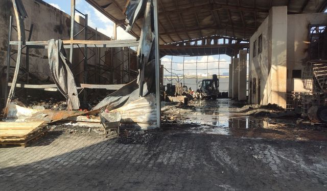 Kocaeli'de fabrika yangınına ilişkin inceleme ve çalışmalar sürüyor