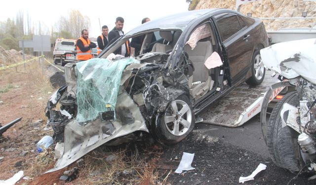 Konya'da iki otomobilin çarpıştığı kazada 1 kişi öldü, 3 kişi yaralandı