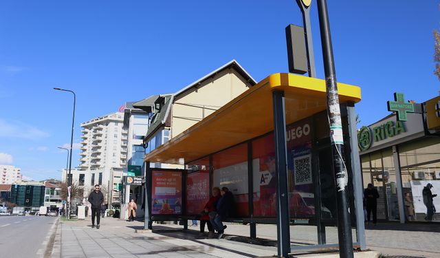 Kosova'nın başkenti Priştine'de şehir içi otobüs seferleri mali sıkıntılar nedeniyle durduruldu