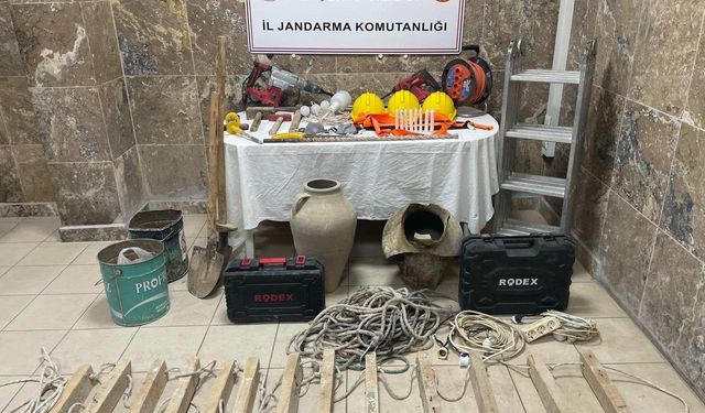 Nevşehir'de kaçak kazı yapan 3 zanlı suçüstü yakalandı