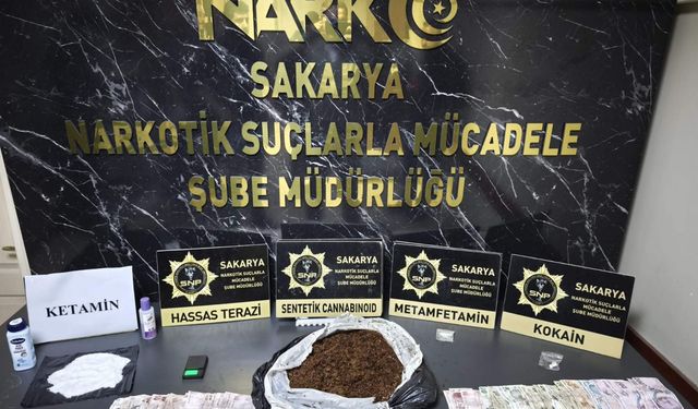 Sakarya'da uyuşturucuyu tuvalette imha etmeye çalışan 3 şüpheli gözaltına alındı