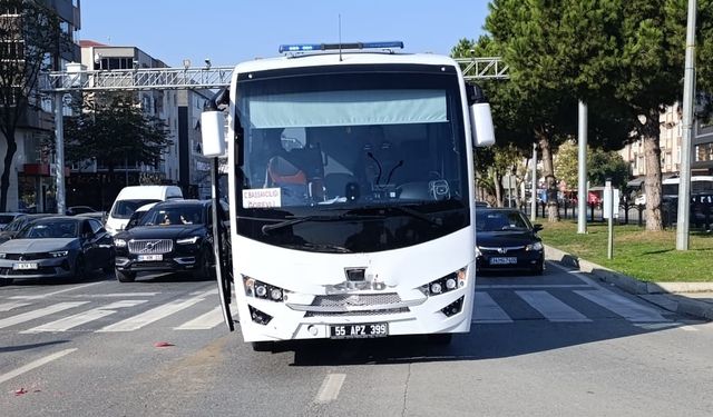 Samsun'da cezaevi aracı ile otomobil çarpıştı, 2 kişi yaralandı