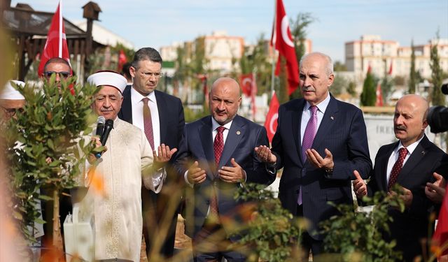 TBMM Başkanı Kurtulmuş, Adıyaman'da Deprem Şehitleri Mezarlığı'nı ziyaret etti