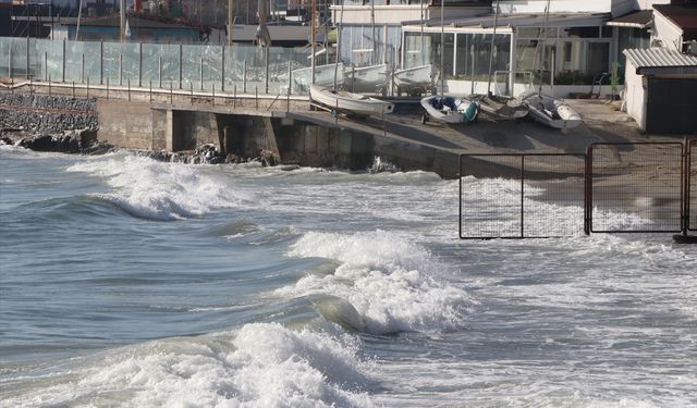 Tekirdağ'da lodos 2 gündür deniz ulaşımını aksatıyor