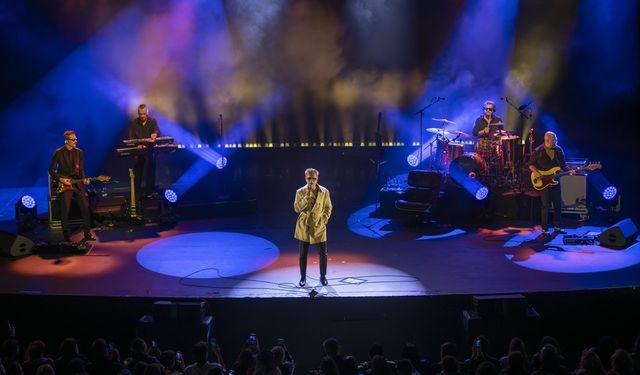 Teoman, Harbiye Cemil Topuzlu Açıkhava Tiyatrosu'nda konser verdi