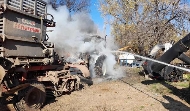 Tokat'ta çıkan yangında traktör kullanılmaz hale geldi