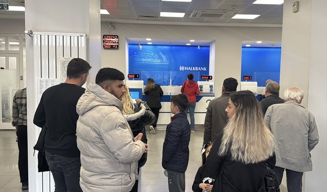 Trakya'da Yüzyılın Konut Projesi için bankadan başvuruyu tercih eden vatandaşlar kısmi yoğunluk oluşturdu