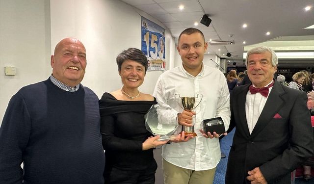 Ultra maraton yüzücüsü otizmli Tuna Tunca'ya İngiltere'den ödül